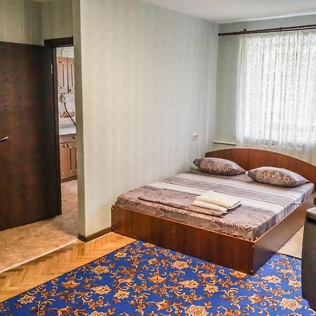Apartments On Druzhby Narodiv 6 A Київ Екстер'єр фото